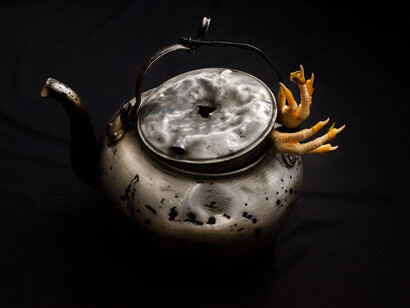 Kim Hak, Kettle and Chicken, ALIVE series, 2014, c-print on Dibond, edition of 10 with 1 A.P., 23.6 x 35.4 inches/60 x 90 cm  
Photo courtesy of Sundaram Tagore Gallery
