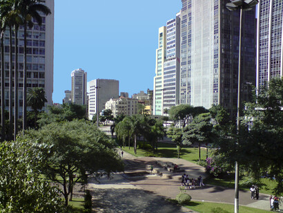 Vista para o Vale do Anhangabaú, São Paulo, Brasil. Rosa Kliass liderou a criação da Associação Brasileira de Arquitetos Paisagistas