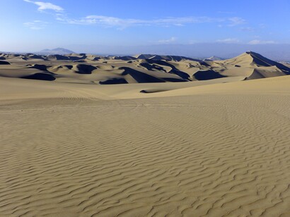 Desierto que rodea la laguna de Huacachina