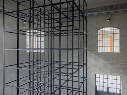Mona Hatoum, Over, under and in between, vista della mostra. Cortesia di Fondazione Prada