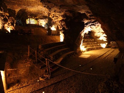 ¡La Unión! Evocar este nombre es volver a un pasado minero de muchos siglos. Zona de reuniones en la mina para guías. Interior mina Agrupa Vicenta, Cartagena, La Union, España