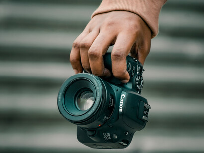 O fragmento fotográfico, antes uma representação visual itinerante, hoje é o todo e tudo para milhares de pessoas