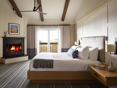 The Lodge gets especially strong reviews for the views, atmosphere, fireplaces, and romantic feel. Photo by © Katie Newburn