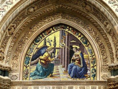 Mosaico con l'Annunciazione sulla porta della Mandorla della Cattedrale