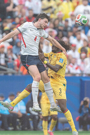 Der junge Spieler Declan Rice erlebte im Halbfinale der WM 2026 (1:2) gegen Argentinien zum ersten Mal den Jagger-Fluch. Bild: Declan Rice, während der WM-2026