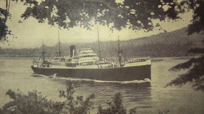 Postal del Winnipeg. El viaje del Winnipeg en 1939, impulsado por Pablo Neruda, encarnó un gesto histórico de solidaridad que transformó el exilio republicano español en memoria viva y legado cultural