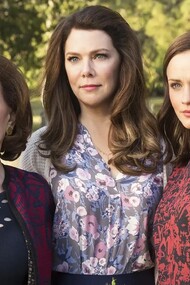 “Gilmore Girls”, the story of a single mom “Lorelei Gilmore” and her teenage daughter “Rory Gilmore” living in a small, beautiful town named “Stars Hollow”