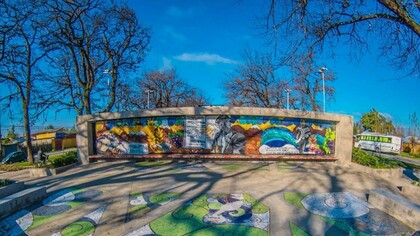 Monumento a Pablo Neruda,(Ricardo Eliecer Neftalí Reyes Basoalto) 12 julio 1904-23 de septiembre 1973, Chanca Urrutia, Parral, Chile