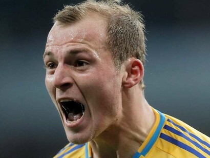 Zozulya jugando con la selección de Ucrania