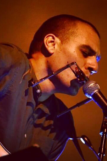 Paolo Preite durante un concerto