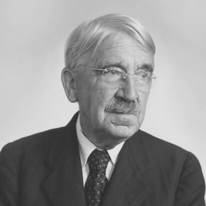 John Dewey: filósofo que declaró la democracia como una teoría de todas las relaciones humanas, mucho más grande que la democracia política