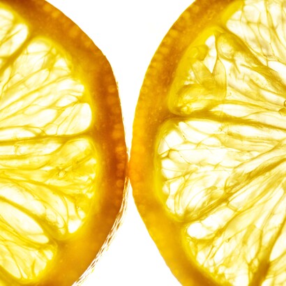 La sua gradazione alcolica varia generalmente tra il 25% e il 32%