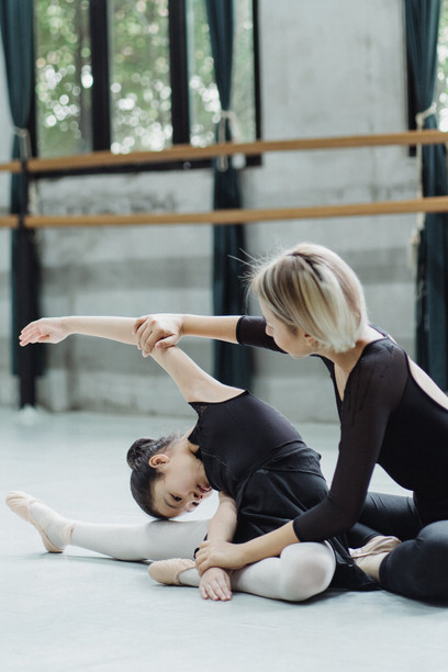 A educação socioemocional trata do processo de aprendizado que visa cultivar habilidades interpessoais, autoconhecimento, empatia e inteligência emocional