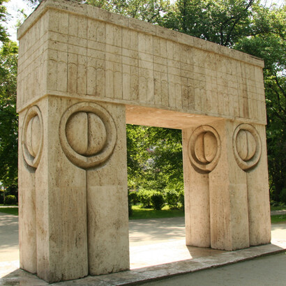 Constantini Brancusi. Puerta del beso