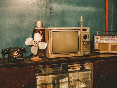 Com roupas, nunca foi muito de se preocupar. Usava a primeira calça que encontrava no armário. Mesma coisa com camisas, meias e sapatos. Outra de suas "não-preocupações” eram as cores das roupas. Sempre oscilavam entre o marrom e o amarelo encardido, passando pelo “verde-limo” e cinza