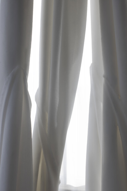 Eli Ping, Monocarp (detail), 2023. Canvas and resin, 13 1/2 x 9 x 101 in (34.3 x 22.9 x 256.5 cm). Courtesy of the artist and Micki Meng