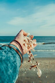 Conchiglie. Il mare come metafora della verità: una storia di introspezione e rivelazioni