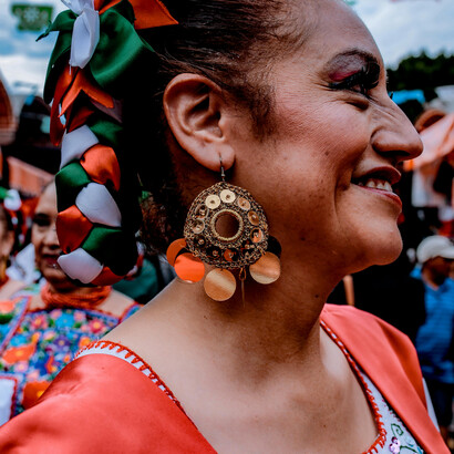 Mulheres negras enfrentam desafios como violência de gênero, desigualdade econômica, barreiras educacionais e acesso limitado à saúde