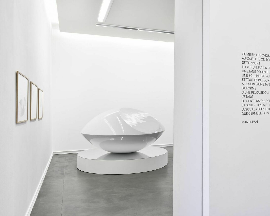 Sculptures flottantes, Exhibition view. Courtesy of Galerie Mitterrand