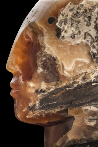 Emily Young, Cloud Fire Head (detail), 2015, Caramel onyx, 30 x 30 x 30 cm