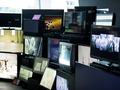 Douglas Gordon, Pretty much every film and video work from about 1992 until now-ish…exhibition view. Courtesy of Maxxi 
