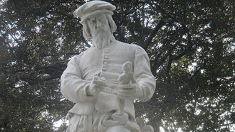 Statue de Jean Cousin l'ancien au square Jean Cousin à Sens en France