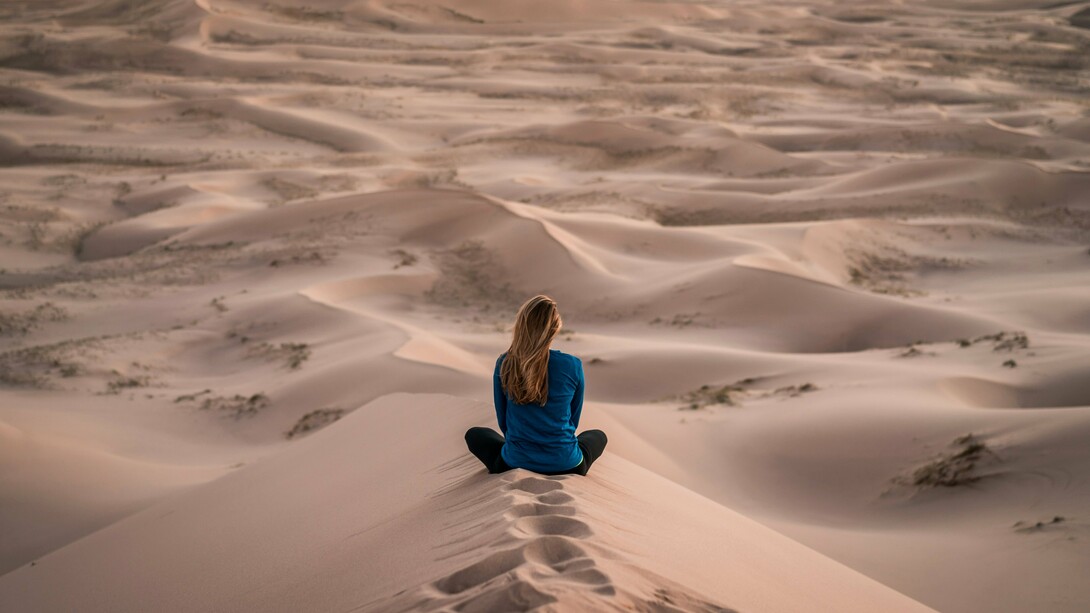 Vou percebendo que a medida que somos precisos e atentos, enquanto aprofundamos nas correntes, vai se assentando discernimento na mente, e a necessidade dessa escuta profunda, num é dona Alma? De poder sentir os impulsos da criação, a circulação de luz por todas as células do Corpocasa. É um processo gradual e lento, mas não faltam informações e sinais das correntes internas para o novo ordenamento do ser, se estamos mergulhados nesta comunicação