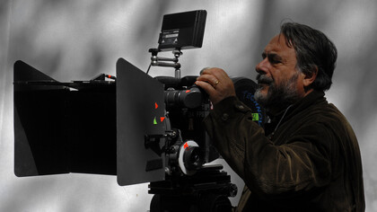 Paolo Benvenuti alla macchina da presa. Pisa gli ha appena dedicato una retrospettiva con la proiezione dei suoi lungometraggi © Enzo Cei