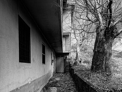 Antigas Termas da Abilheira localizada junto ao Convento de Balsamão, Chacim - Macedo de Cavaleiros, Portugal (2023). A falta de infraestruturas e de políticas públicas eficientes para atrair a juventude e incentivar a criação de novos empregos também são fatores que dificultam a revitalização 
