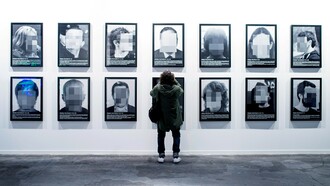 «Presos políticos», la obra de Santiago Sierra que fue retirada de ARCO 2018 