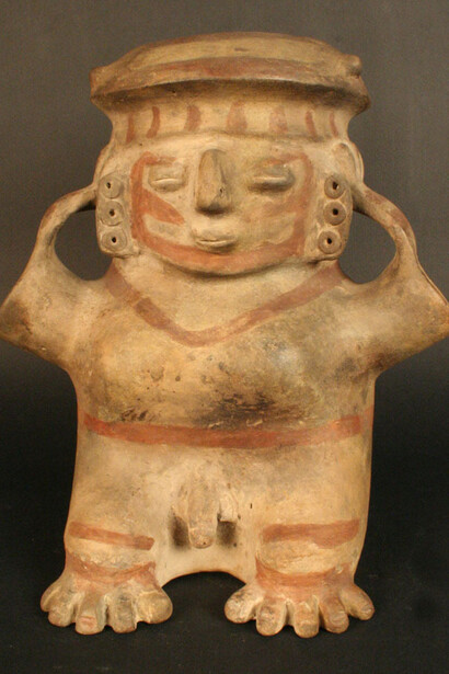 Cántaro antropomorfo masculino

Materiales: Cerámica

Formativo Medio 2000- 1000 a.C.

Medidas: 350mm de alto x 260mm de ancho