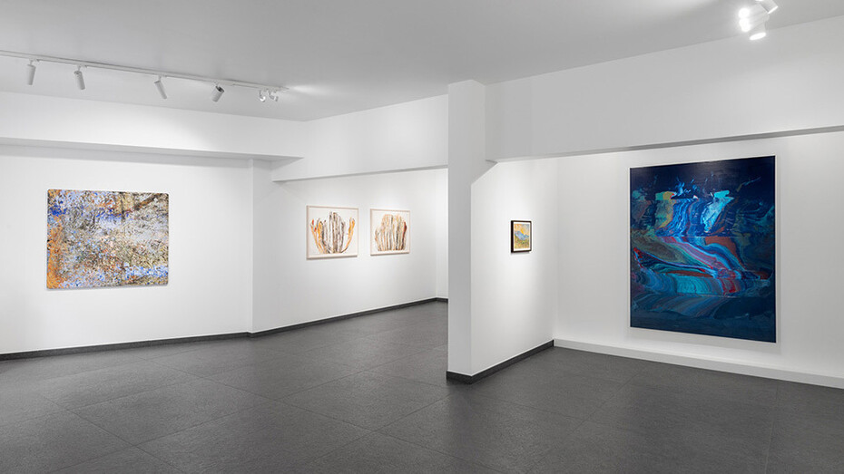 Various artists, Plein soleil, exhibition view. Courtesy of Galleria Continua