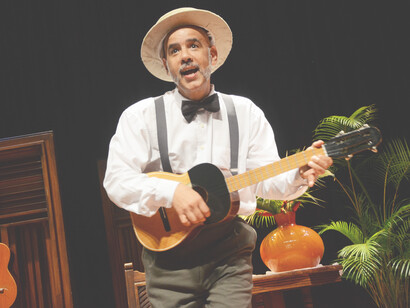 El actor Juan Carlos Grisal, encargado de interpretar al trovador Lino Tirado y Terán en la obra «El Benemérito y La Pavlova» en el teatro del Trasnocho Cultural en Caracas, Venezuela