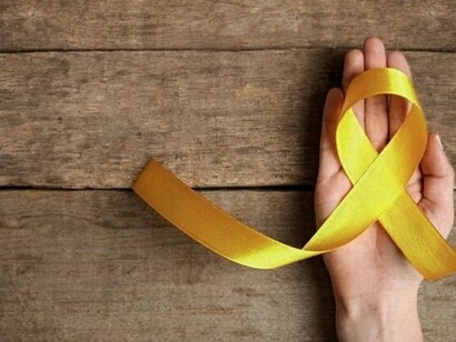 Campanha Setembro Amarelo. Ao tratar o tema de maneira responsável e informativa, destacando histórias de superação e resiliência, os meios de comunicação podem ajudar a reduzir o estigma em torno do suicídio e encorajar aqueles que estão sofrendo a buscar ajuda. Campanhas de conscientização, como o *Setembro Amarelo*, que tem ganhado força no Brasil, são exemplos de como a mídia pode ser usada para educar o público sobre a importância da saúde mental e da prevenção ao suicídio