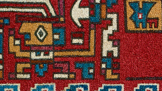 Tejidos en la vida para honrar a la muerte. Courtesy of Museo Chileno de Arte Precolombino