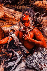 O trabalho artístico de Emerson Munduruku, biólogo e artista plástico, como Uýra, uma personagem queer indígena em defesa da Amazônia e dos povos indígenas 