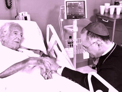 Dos víctimas de Daniel Ortega, actual gobernante de Nicaragua: Ernesto Cardenal
y Silvio Báez, este último llamado a Roma por Francisco, hace un año, en lo que se
interpretó como una medida para librarlo de asesinato