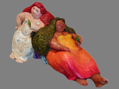 Aurora y Alba (2004), marmolina vaciada en hueco, oleo