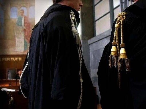 Con l’obbligatorietà dell’azione penale i padri costituenti intesero togliere ai pubblici ministeri ogni margine di discrezionalità