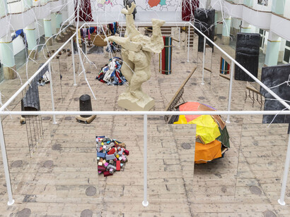 One thing doesn’t exclude the other. Courtesy of Galleria Continua