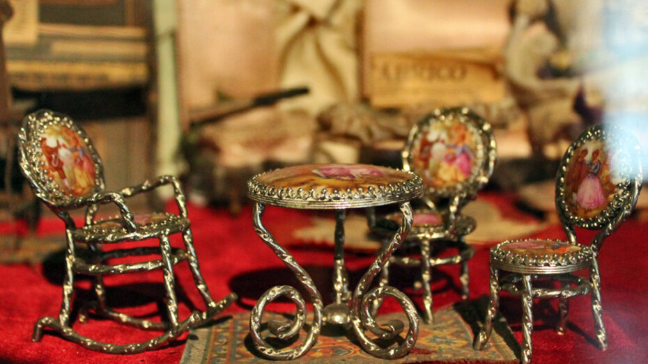 Vida burguesa, Exhibition view. Courtesy of Museo Unicaja de Artes y Costumbres Populares