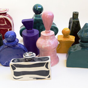 Annie Duncan, Tremble like a flower, Installation view of small bottles in various sizes, 2024. Courtesy of Johansson Projects