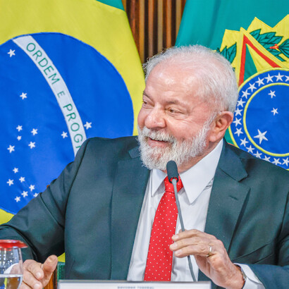 Presidente Luiz Inácio Lula da Silva, Brasil. O melhor exemplo, do meu conhecimento, é o presidente Lula da Silva do Brasil, sobretudo porque o faz nas piores condições possíveis