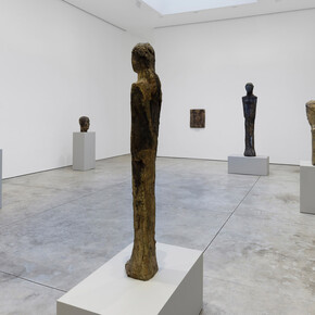 Hans Josephsohn, Early sculpture (1947-56), exhibition view. Courtesy of Skarstedt Gallery