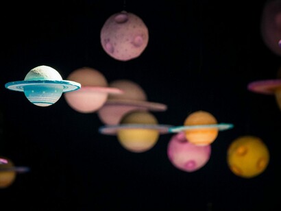 Pianeti. L’uomo replica la stessa anatomia di un astro e dunque è capace di emettere energia tale da renderlo simile ad un piccolo sole