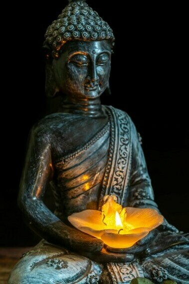 Não é uma mania por ordem, é uma condição para que o ser possa receber essas vibrações precisas e puras, impecáveis o máximo que puder, em todos os detalhes, quer dizer, para acontecer esse mergulho e sintonia com as correntes mais profundas. Outro ponto importante para atentar, é a tensão atmosférica, psíquica no geral, que é um grande impeditivo para adentrar em certos movimentos que vem de núcleos mais distantes, se comunicando com o ser a todo momento, através dessas ondas de manifestações




