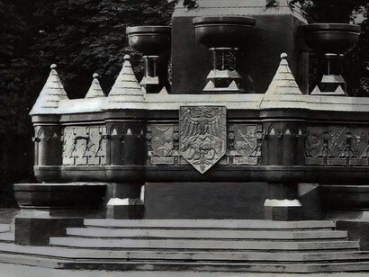 Rolandbrunnen Sockel, 1900