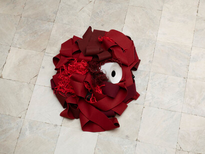 Cristina Salgado, Die mutter betrachtet das meer, ausstellungsansicht. Mit freundlicher genehmigung der Pinacoteca