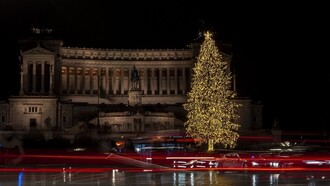 I mercatini di Natale in Europa hanno origini medievali, risalenti al XIV secolo in Germania e Alsazia. Roma, Italia