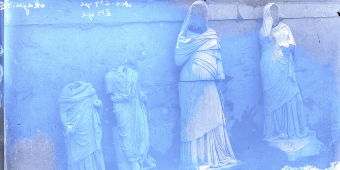 Unboxing Photographs. Courtesy of Kunstbibliothek